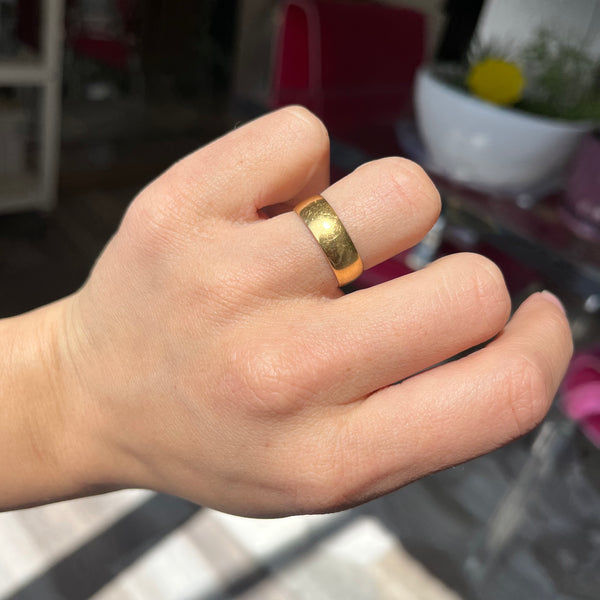 Antique 22kt Gold Band, English