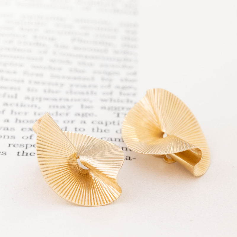 Vintage Fan Motif Gold Earrings