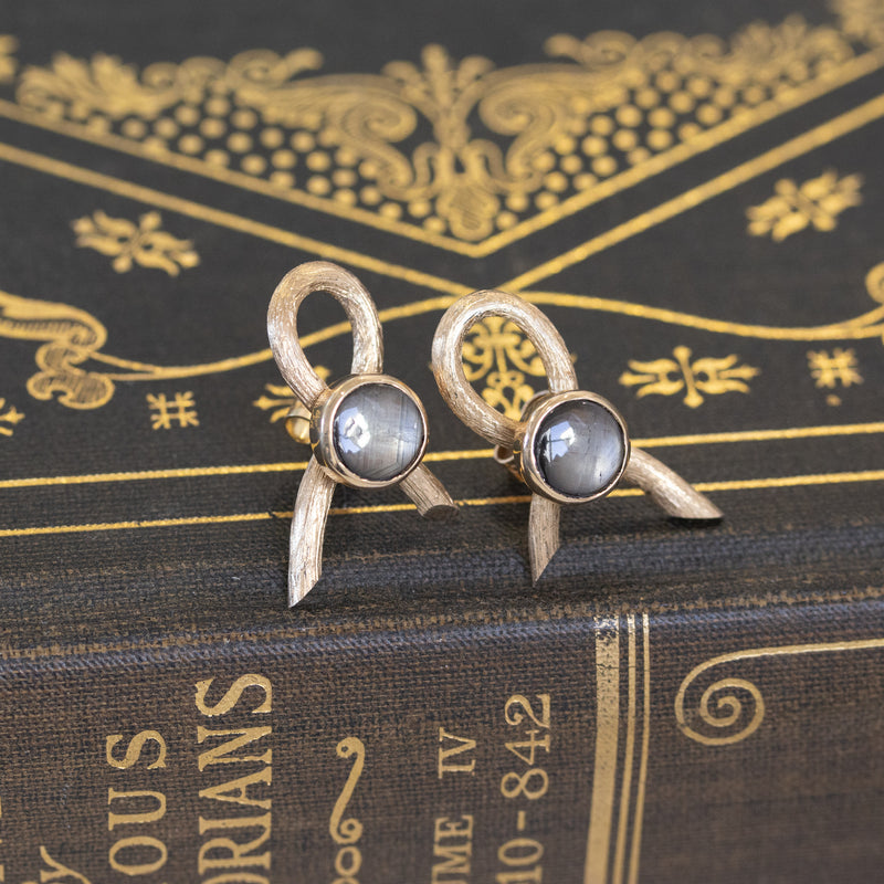 Vintage Black Star Sapphire & Gold Bow Earrings, C. 1970s